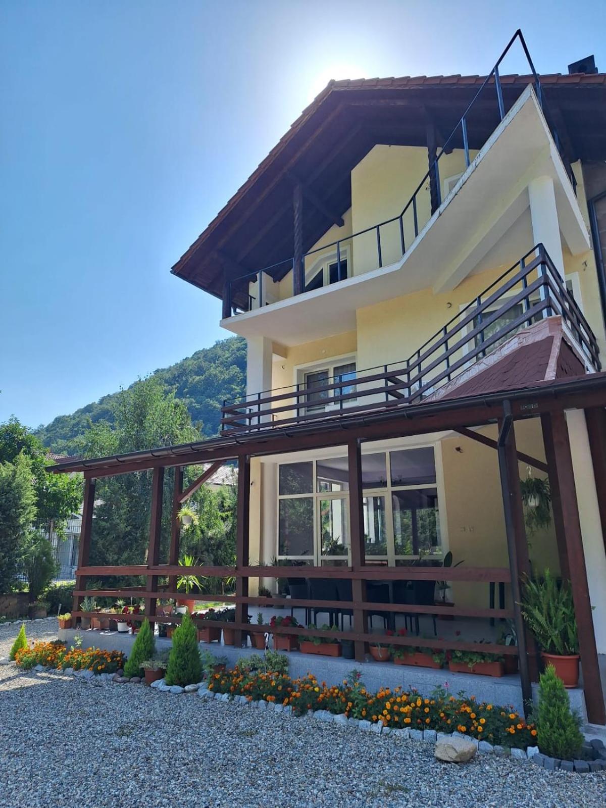 Casa Astoria Gazde/Camere de închiriat *