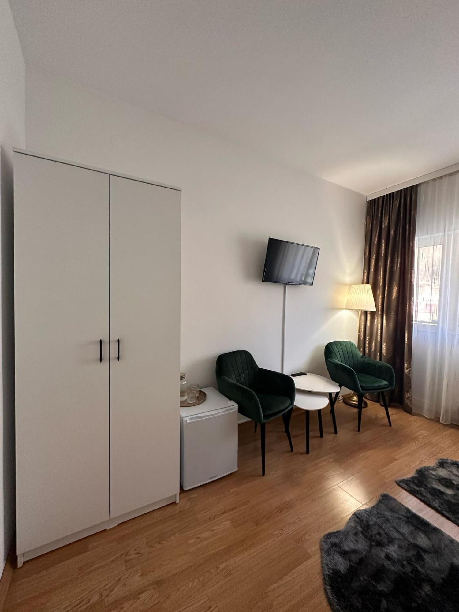 Gazde/Camere de închiriat Casa Astoria Băile Herculane